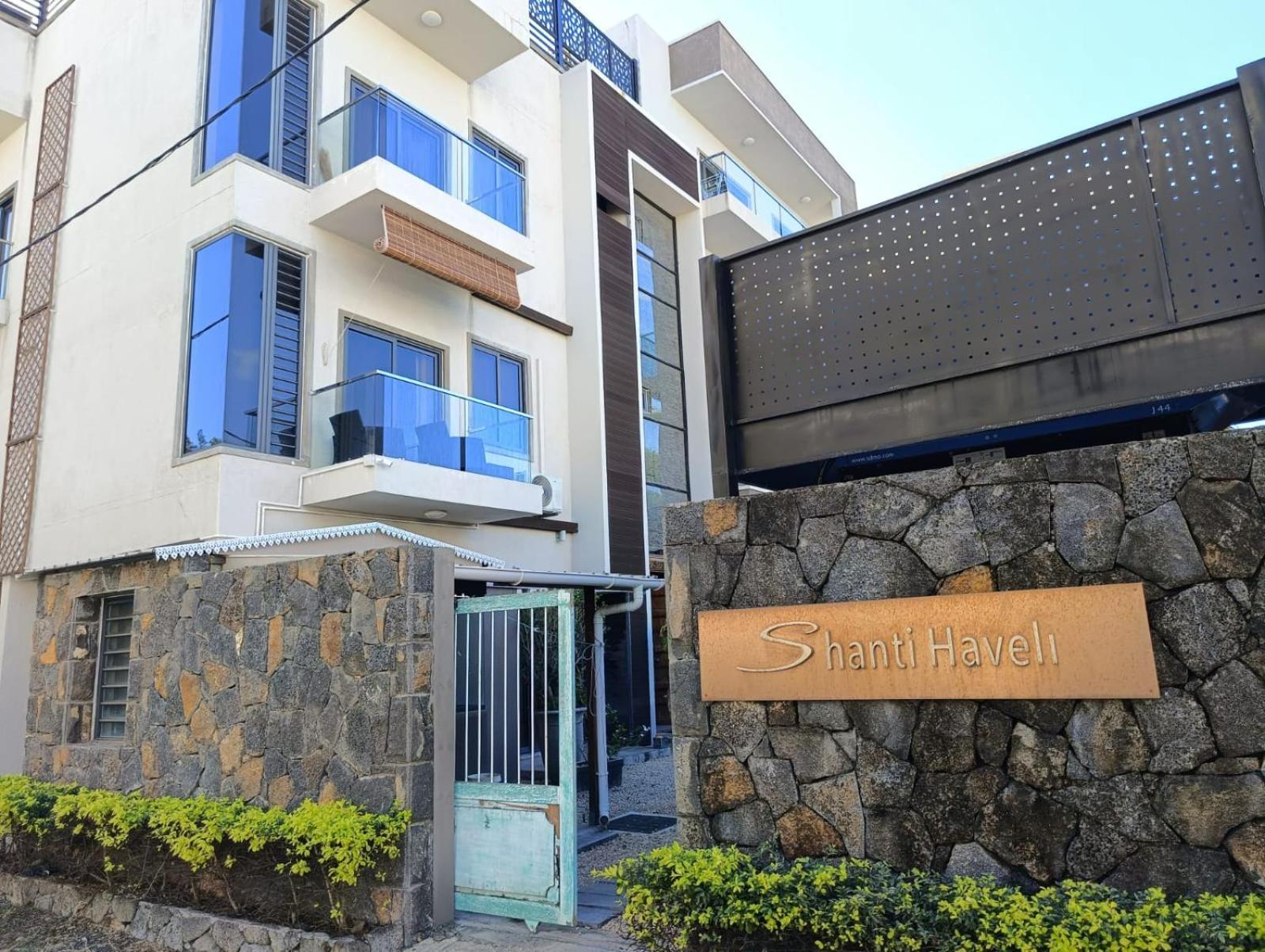 Newly Renovated Studio Apartment With Rooftop Pool, Few Steps To The Beach Flic-en-Flacq Chambre photo