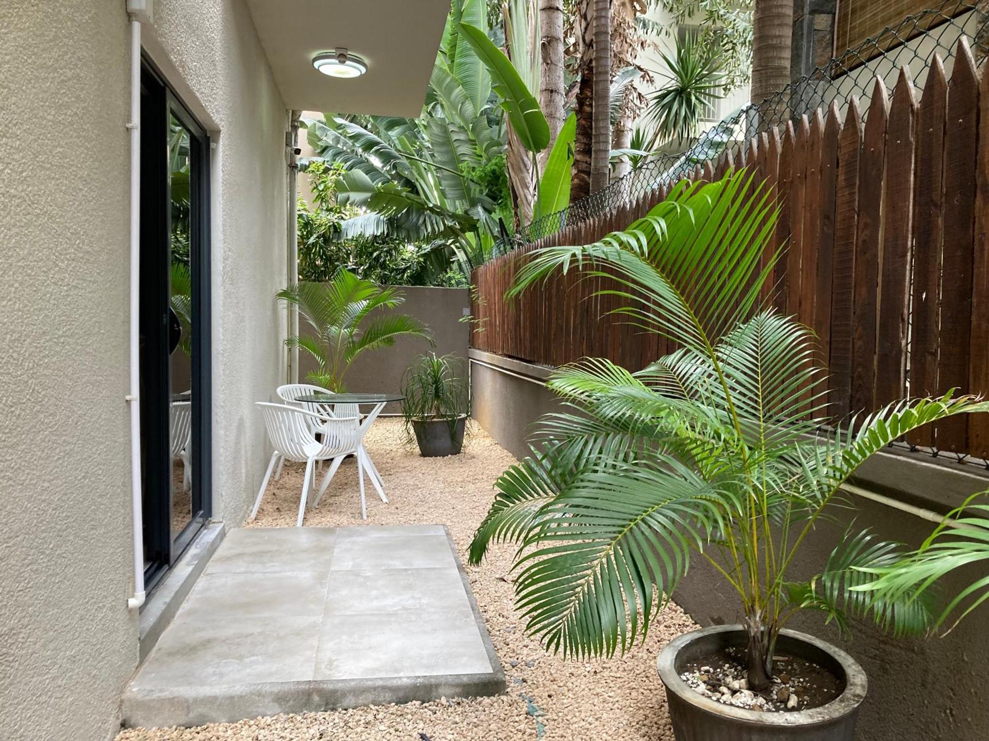 Newly Renovated Studio Apartment With Rooftop Pool, Few Steps To The Beach Flic-en-Flacq Extérieur photo