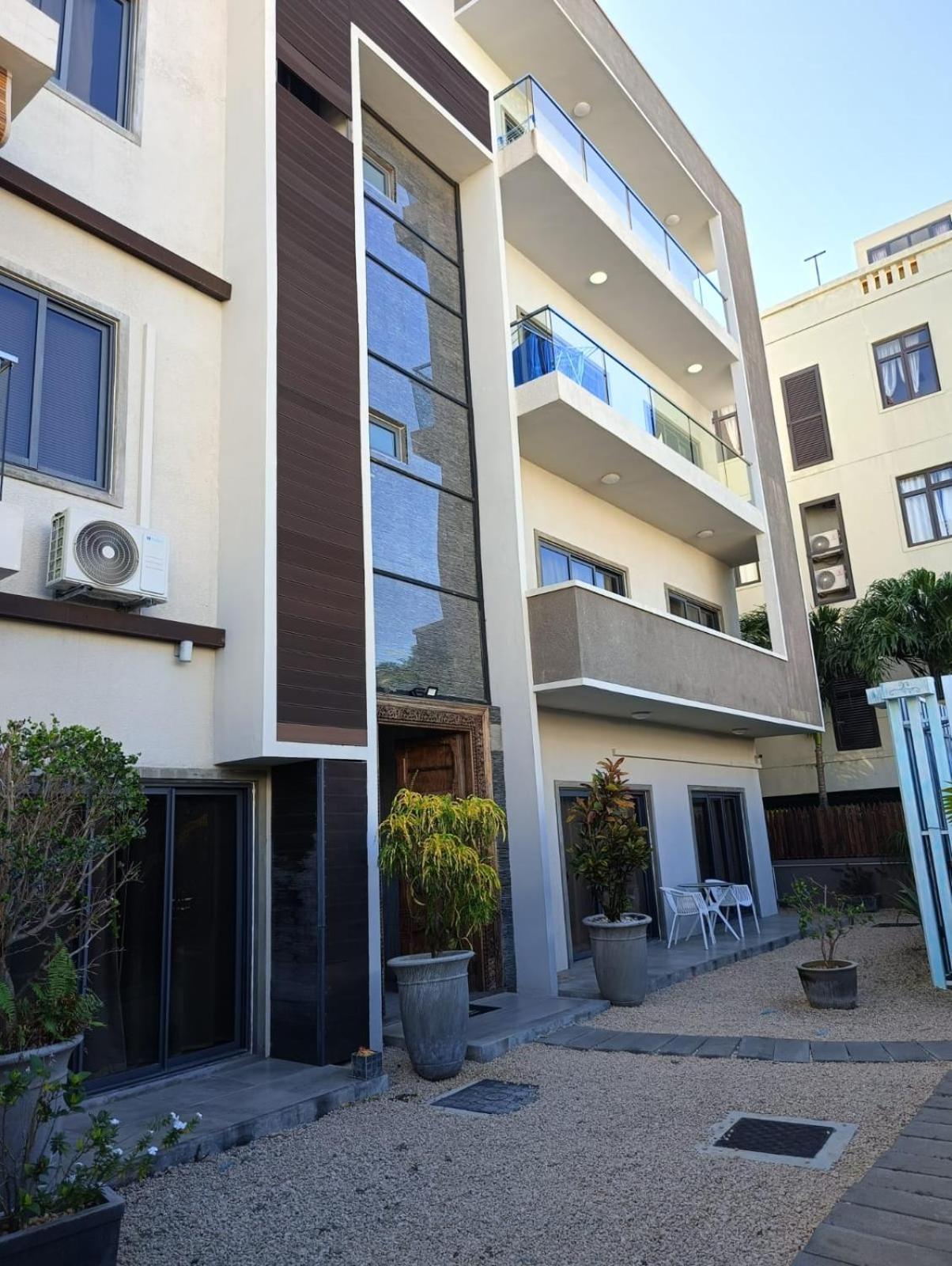 Newly Renovated Studio Apartment With Rooftop Pool, Few Steps To The Beach Flic-en-Flacq Chambre photo